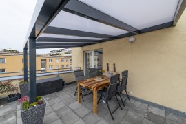 POLLARD Überdachung der Terrasse einer Wohnung